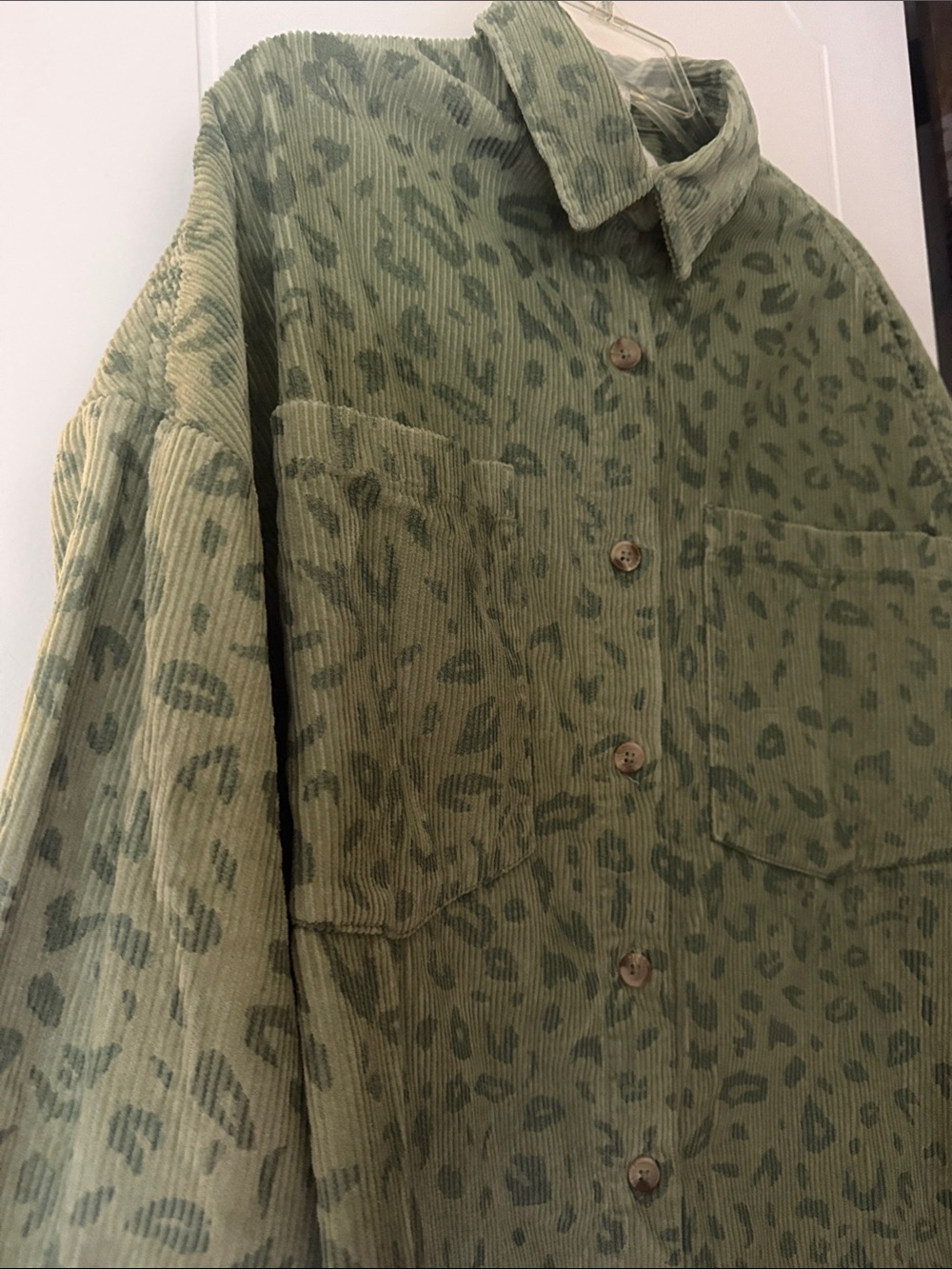 Billabong Sage/Olive Green Corduroy Leopard Shirt Jacket - Size Large - Picture 4 of 7
